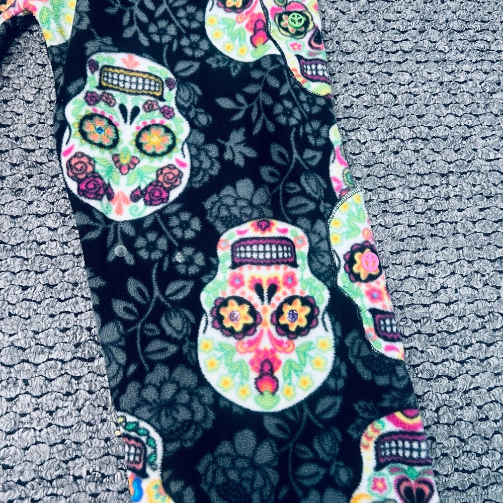 Colorful Skull Patterned Beanie - Picture 6 of 11